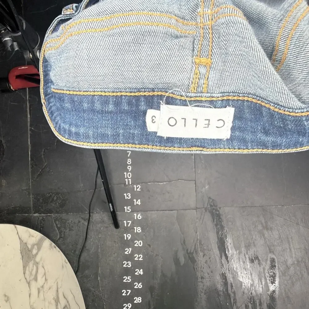 Cello Women's Size 3 Distressed Rip and Repair Mid Rise Skinny Jeans - Picture 4 of 6